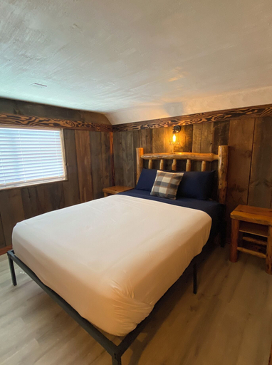 Room 2, Lazy Lake Outpost, Stevens