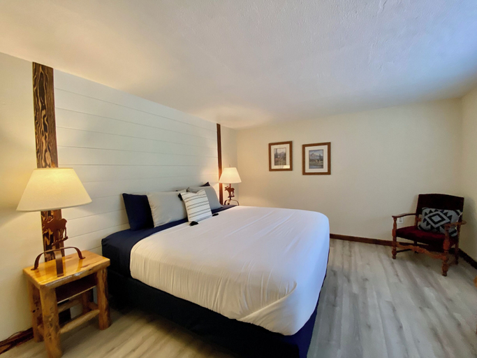 Room 5, Lazy Lake Outpost, Stevens