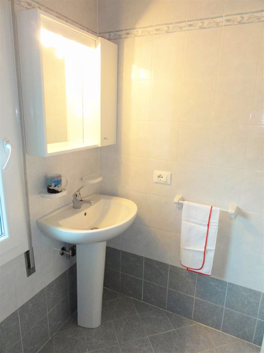 Bathroom 5, Bibione Flat With Terrace Near the sea, Venezia