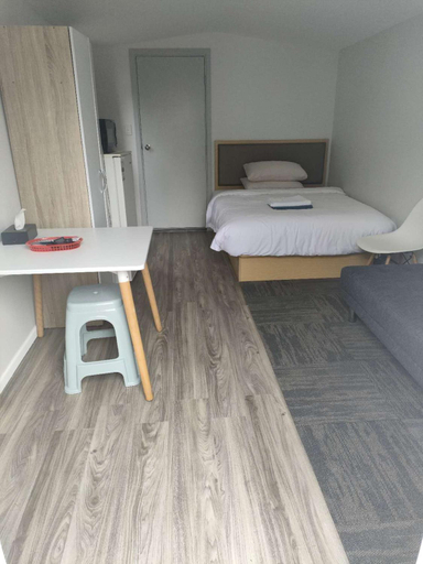 Bedroom, 1 Double and 1 sofa bed  Garden Chalet B, Waitakere