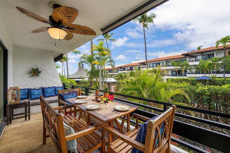 Outdoor dining 3, Casa De Emdeko 105, Hawaii