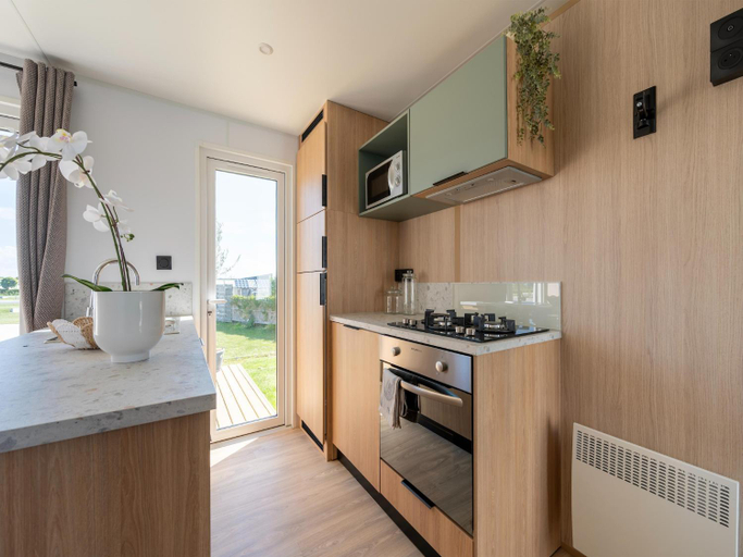 Kitchen 5, Caravan Bredene on the coast, West-Vlaanderen