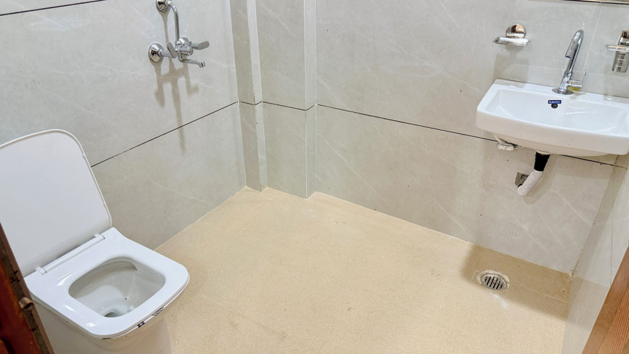 Bathroom 3, Hotel Gurukripa, Indore