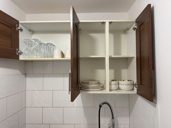Interior 4, Studio - Sleeps 2 & Free Parking, London