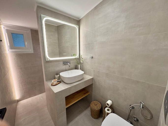 Bathroom 2, Onar by the sea apartments, Ionian Islands