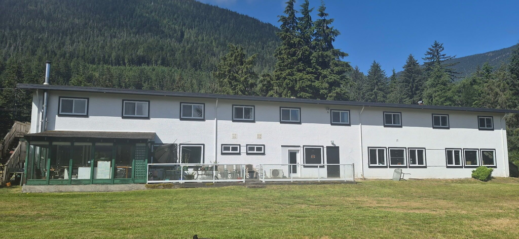 Exterior 2, Elk Valley Inn, Comox-Strathcona
