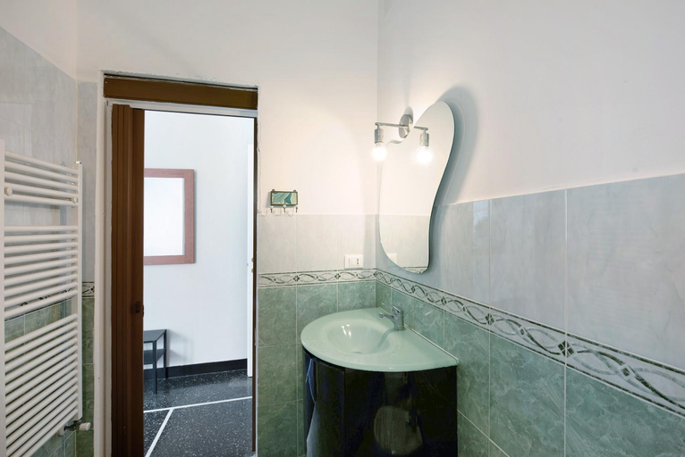 Bathroom 3, Casa Rostan, Genova