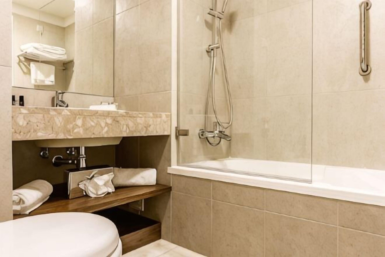 Bathroom 4, Vilamoura Garden Hotel, Loulé