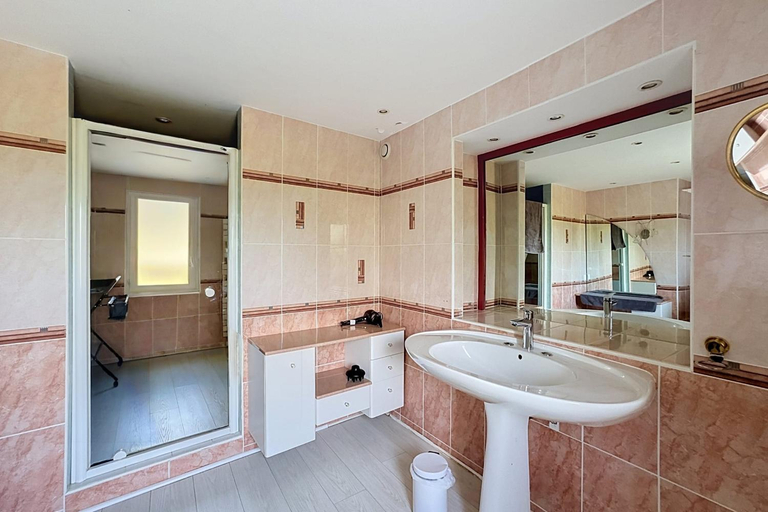 Bathroom 3, Maisons de Familles Vacation rental with pool spa and Mont-Saint-Michel, Manche