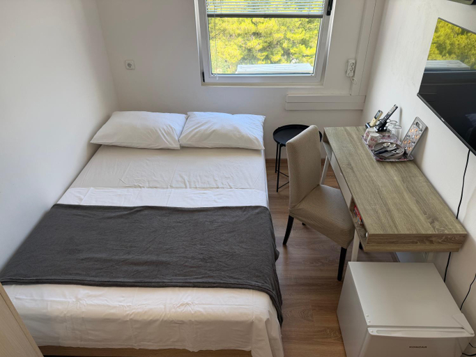 Bedroom 2, Ensuite Stay Rooms, Split