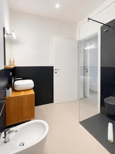 Bathroom 2, Al Carlino Verona, Verona