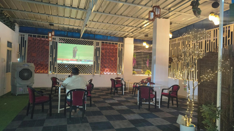 Dining 3, Heights Inn CT, Bharatpur