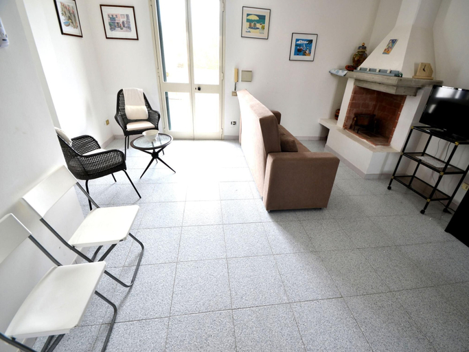 Others 4, Charming Holiday Home Near The Beach With A Terrace, Pets, Lecce