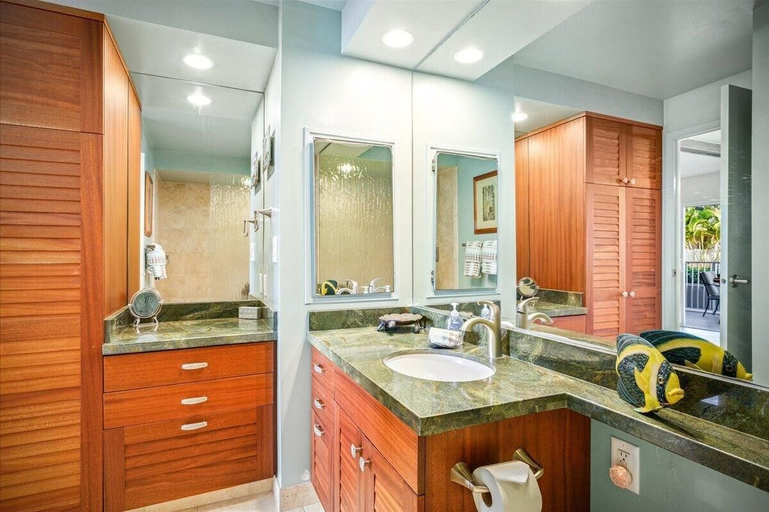 Bathroom, Alii Villas#128 Remodeled Oceanfront Unit With AC!, Hawaii