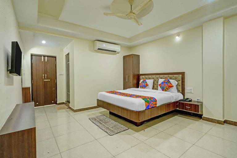 Room 4, Fabhotel New Raadhey Guest Inn, Nellore