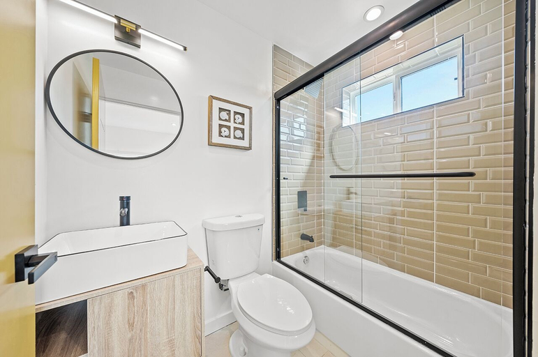 Bathroom 5, The Urban Suites, Los Angeles