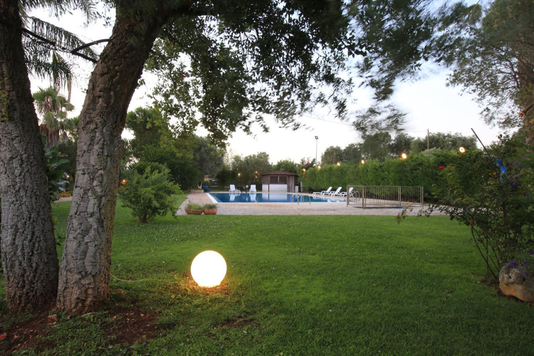 4, Villa con parco e piscina, Brindisi
