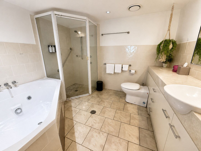 Bathroom 5, Riverside Apartments & Hotel Ballina, Ballina