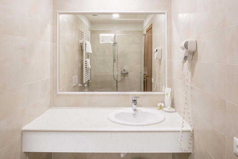 Bathroom 5, Park Hotel Jolanda, Verona