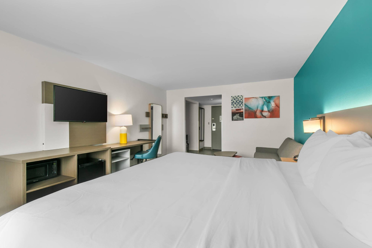 Bedroom 3, Comfort Inn & Suites, Hall