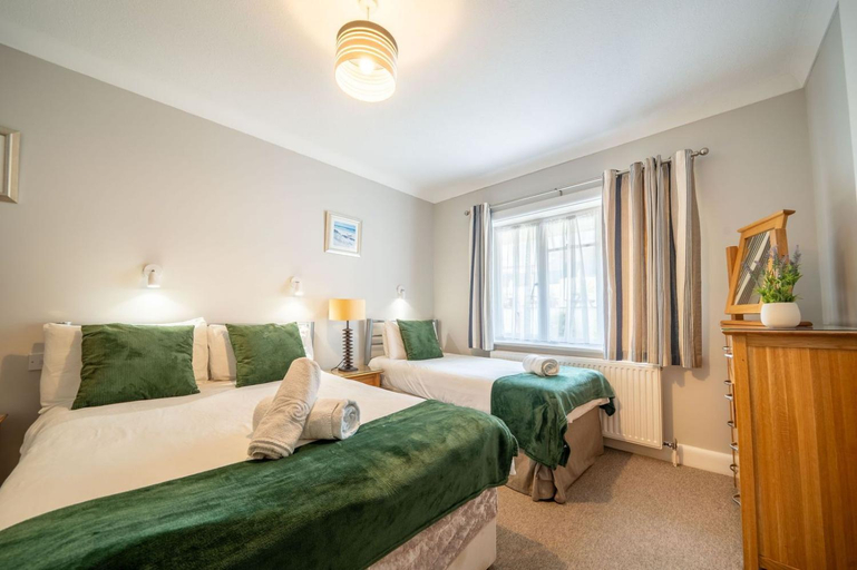 Others 4, Lelola Lodge, Poole