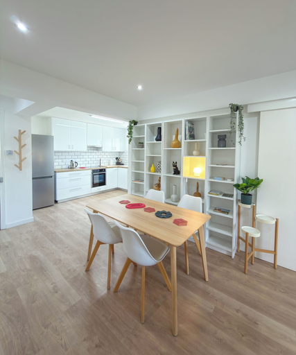Dining 4, Modern 2BR Retreat in Central Nicosia