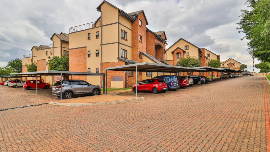 4, Stylish 2 bed apartment in Carlswald, Midrand, City of Johannesburg
