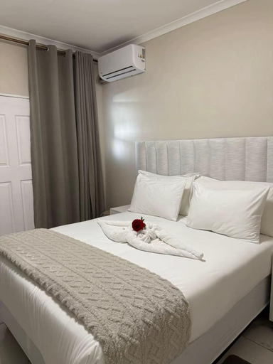 Room 3, Malrose Gueshouse Tours & Safaris, Windhoek West