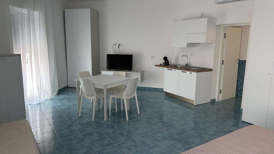 Others 5, Casa Emy, Napoli