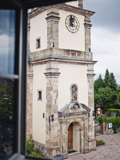 Exterior & Views