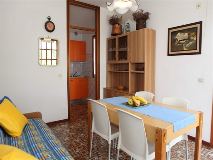 Dining room, Apartment in a Shared Villa With Garden, Venezia