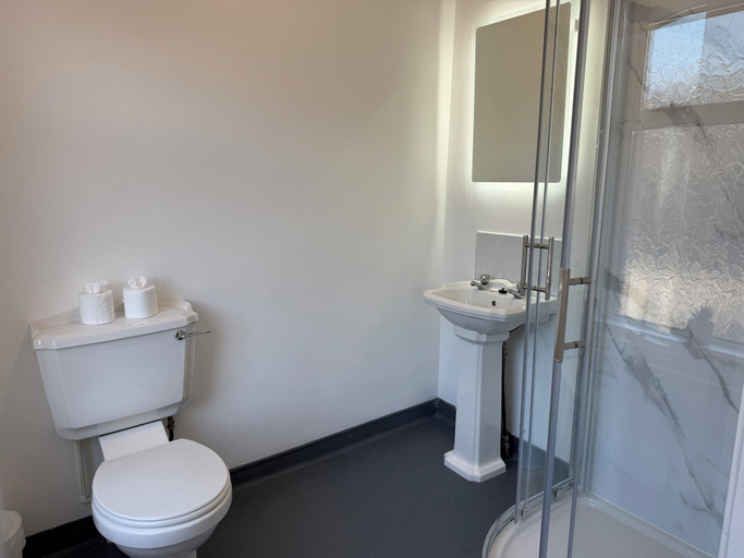 Bathroom 4, All Seasons Guesthouse, Belfast