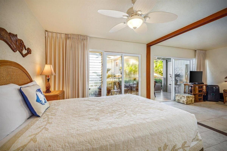 Room 5, Alii Villas#128 Remodeled Oceanfront Unit With AC!, Hawaii