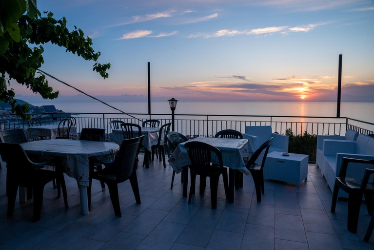 Food & Drinks, B&B "L'Eco del Mare", Salerno