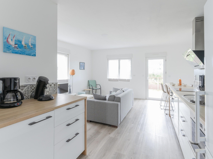 Private kitchen 2, Ploudalmezeau Apartment Near Treompan Beach, Finistère