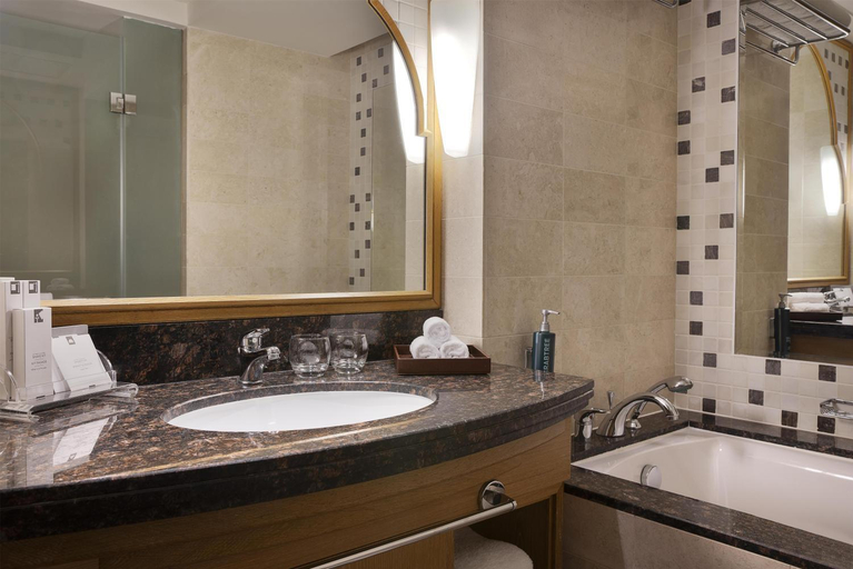 Bathroom 5, Doubletree by Hilton Muscat Al Waha, Muscat