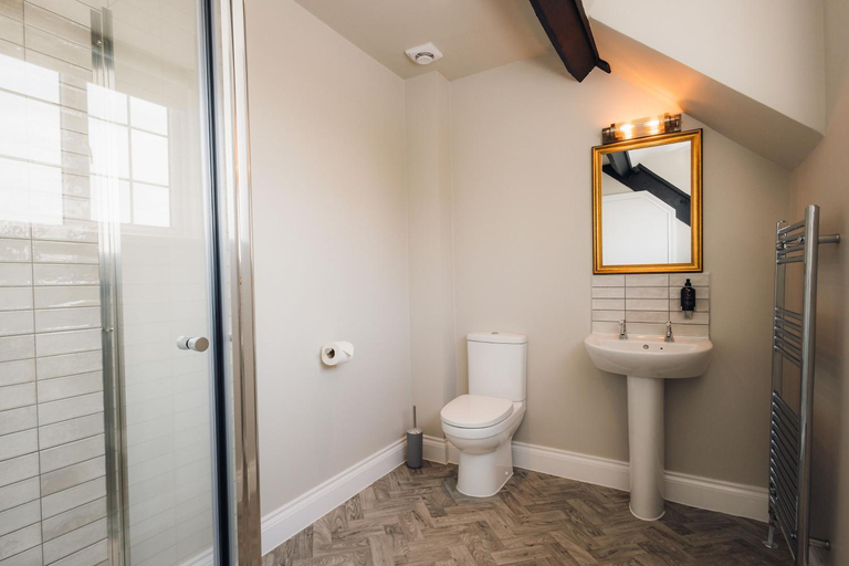 Bathroom 4, The George and Dragon Hotel, North Yorkshire