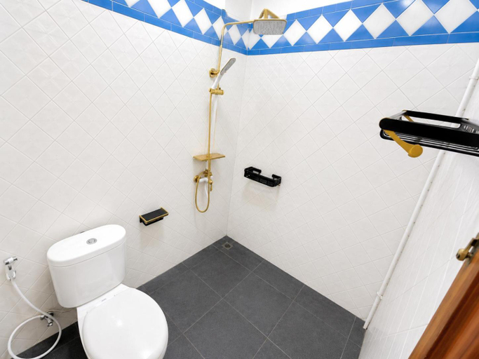 Bathroom 5, Allisa Resort Hotel, Serang