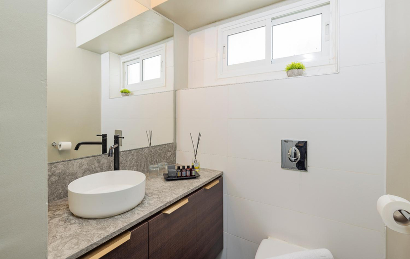 Bathroom 4, Dizengoff Avenue Boutique Hotel