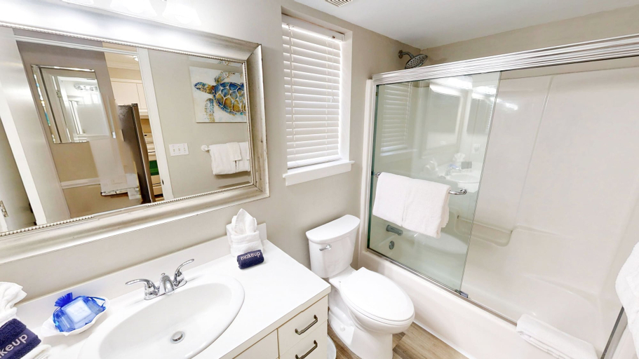 Bathroom 3, Sandprints A1, Walton