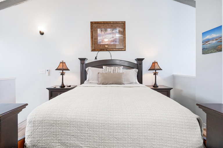 Room 4, Kailua Bay Resort#2-306, Hawaii