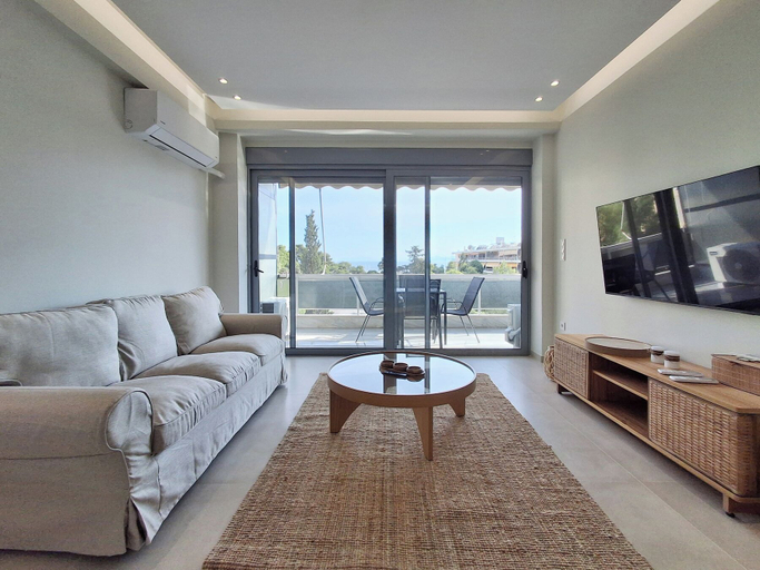 Living area 5, Elegant Apt at Alimos Marina Sea View, Attica