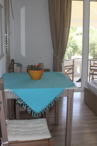 Others 4, Villa Fotis, Epirus