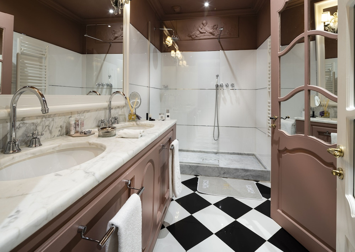 Bathroom 4, Villa Gallici, Bouches-du-Rhône