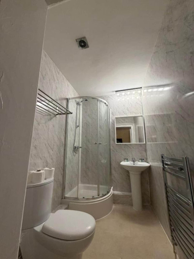 Bathroom 3, Milverton Court by OYO, Manchester