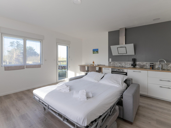 Room 5, Ploudalmézeau Apartment near Treompan Beach, Finistère