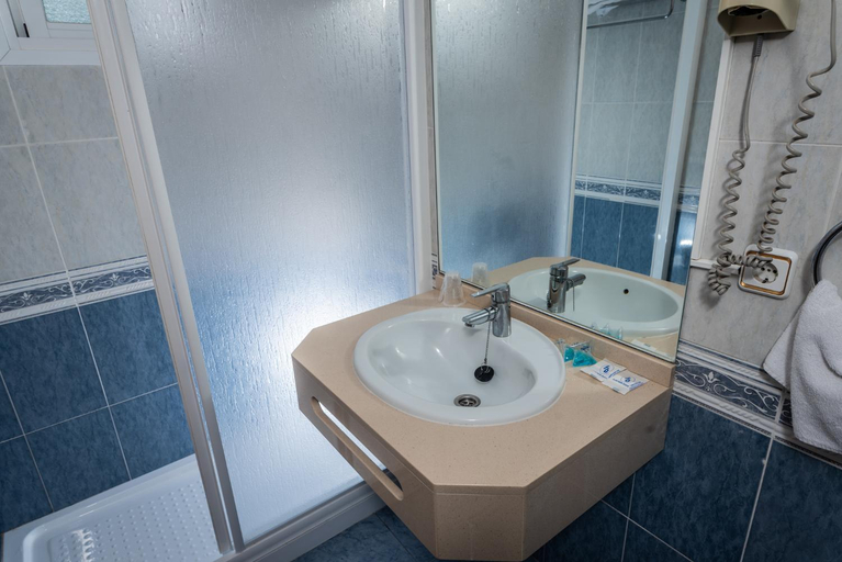 Bathroom 3, Hotel Festa Brava by ALEGRIA, Girona
