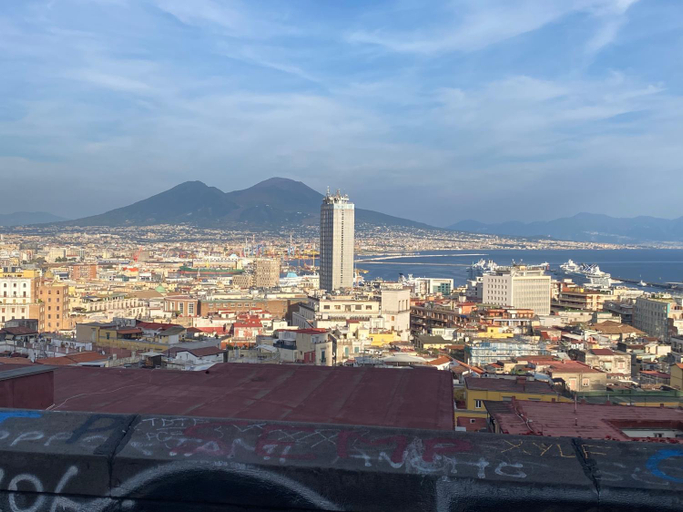 Others 5, Donna Rita, Napoli