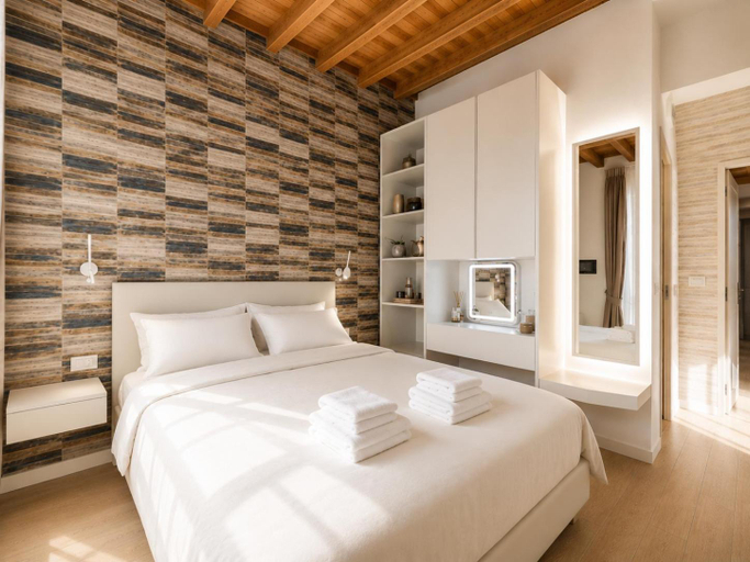 Bedroom 1, Trevi Steps, Rome
