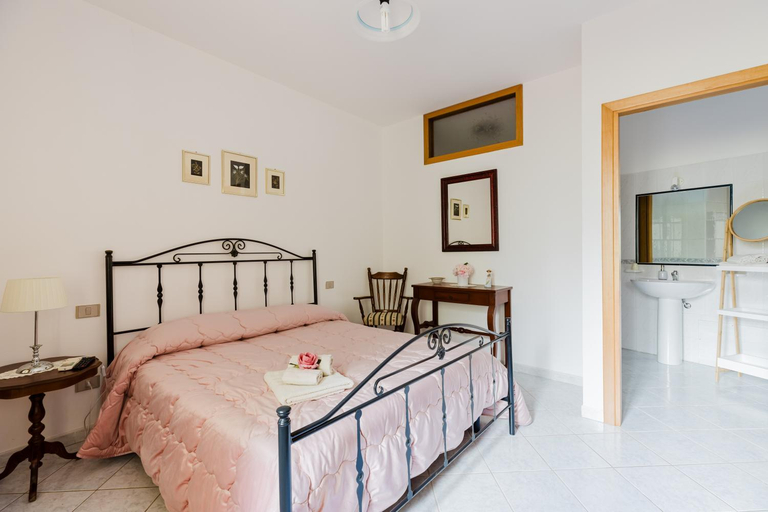 Bedroom 2, Il Corbezzolo, Oristano